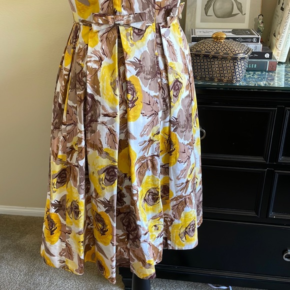 Maggy London Floral Retro Dress - Picture 4 of 11